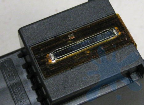 HP 60XL, 60 XL ink cartridge opened to expose the internal structure - removal of cartridge cap - remove top of ink cartridge.